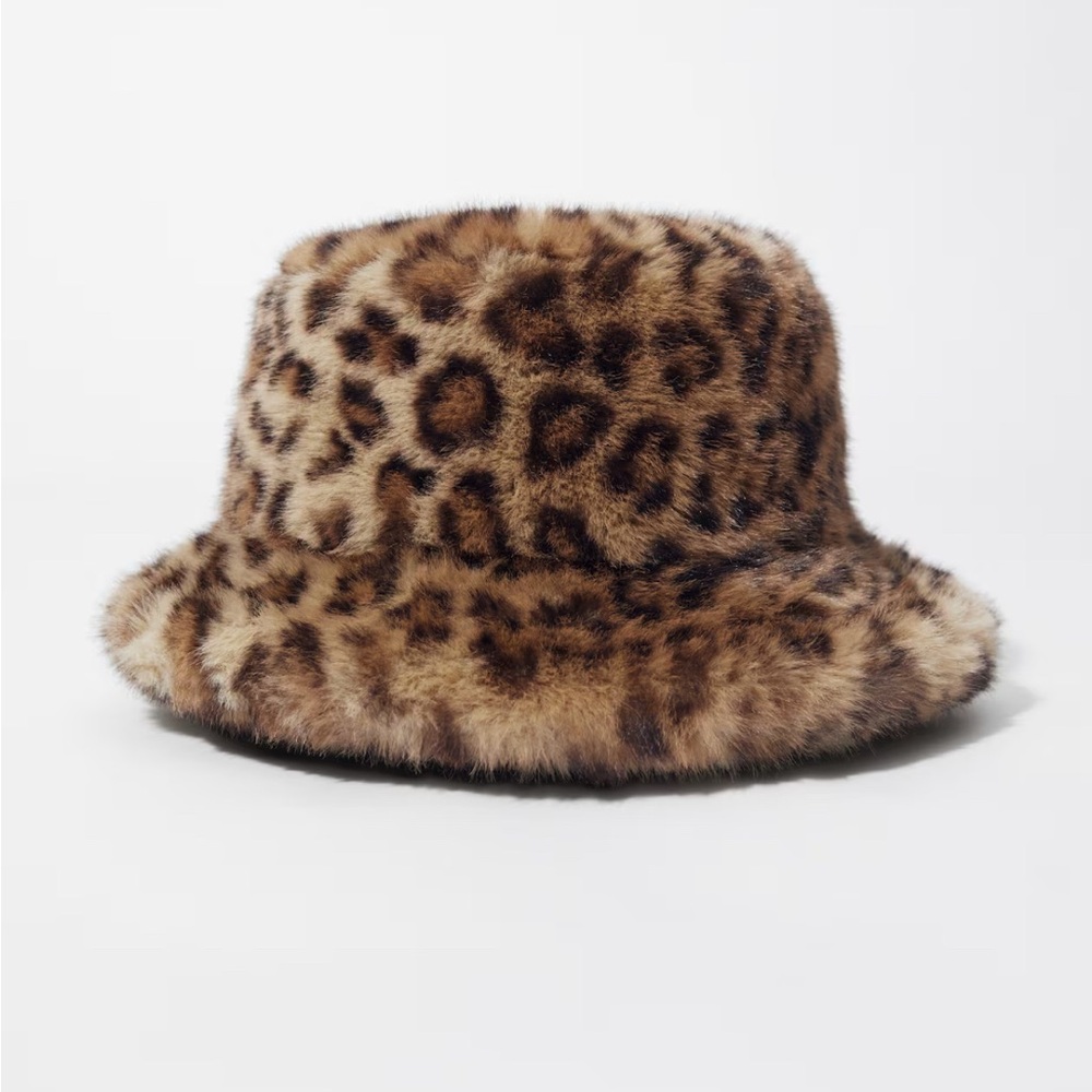 Leopard Print Faux Fur Bucket Hat
